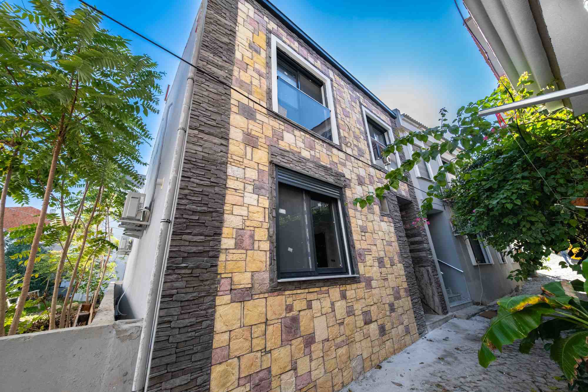 ÇEŞME MARİNAYA 500 M, 3 KATLI YENİ KOMPLE BİNA!