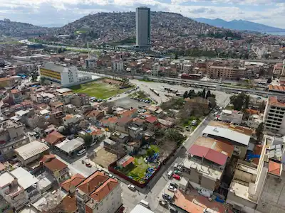 İZMIR KONAK GÜNEY MAH. KEMER İZBAN KARŞISI SATILIK IMARLI ARSA