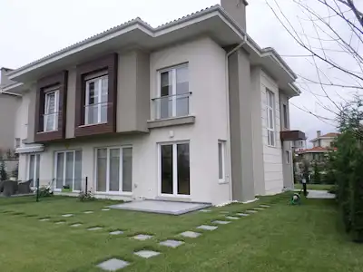 BAHÇEŞEHİR ESTON ŞEHİR 5 TE  SATILIK MUHTEŞEM 4+1 VİLLA