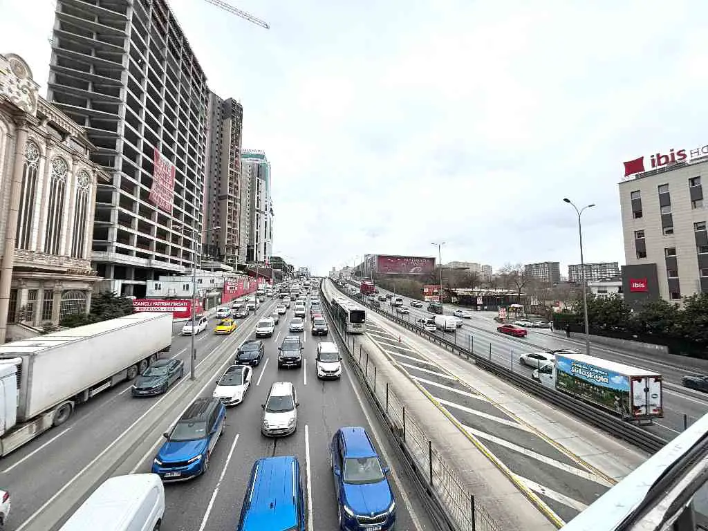 BEYLİKDÜZÜ GÜZELYURT METROBÜS YAKINI SATILIK KOMPLE BİNA 3