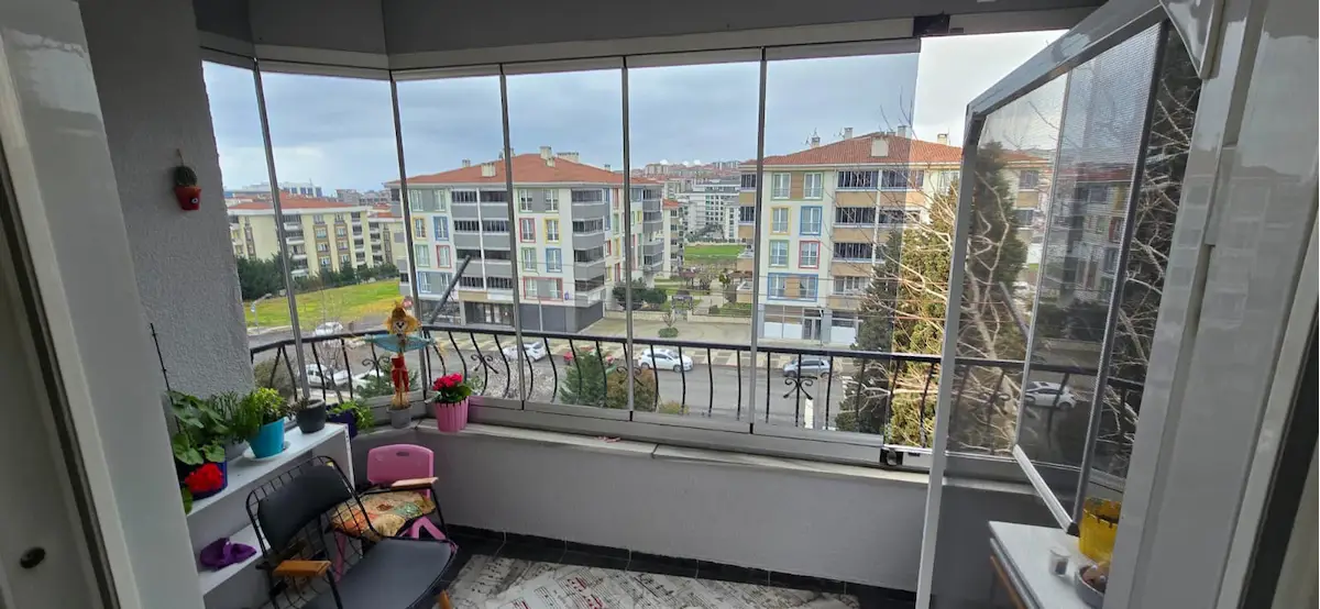 HÜRRIYET MAH.TAPU KADASTRO KARŞISI 3+1 140M² ASANSÖRLÜ CAM BALKON