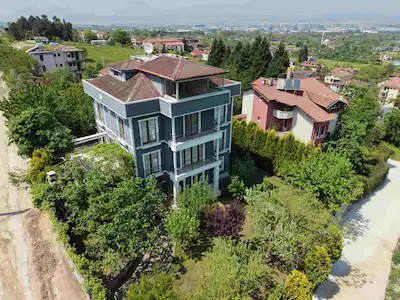 KARTEPE SUADİYE’DE 687 M2 ARSA İÇİNDE SATILIK MÜSTAKİL VİLLA