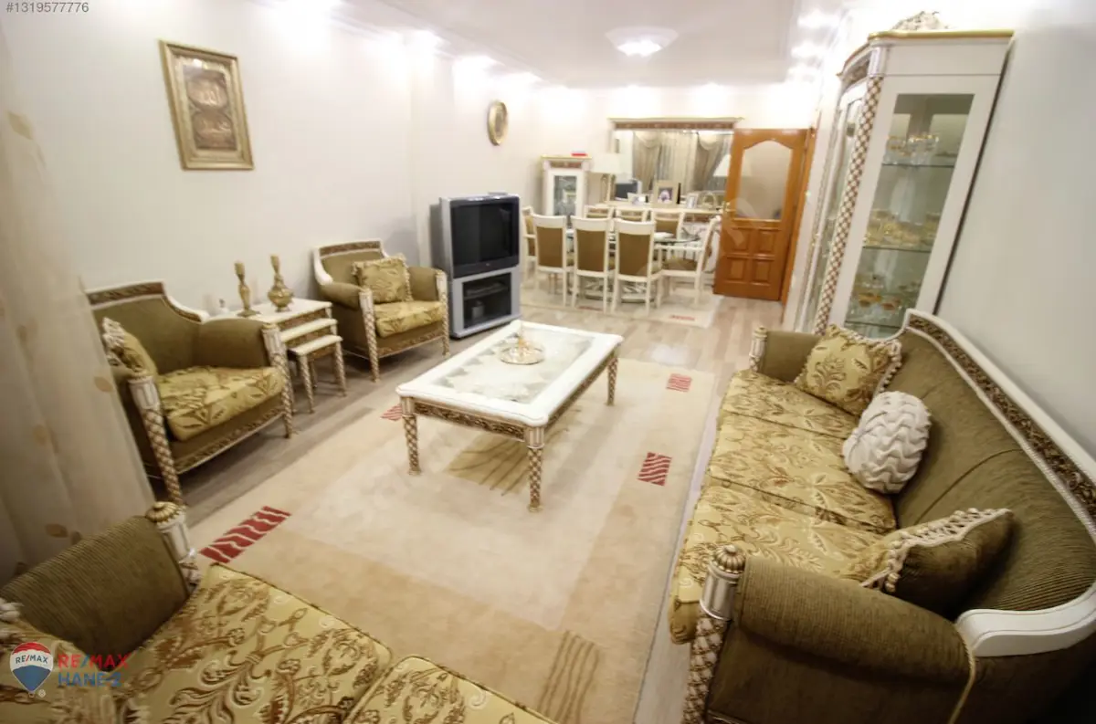 TRAMVAY' A 2 DK MESAFEDE İÇİ YAPILI 3+1 160M2 K.OTOPARKL