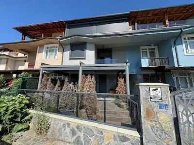 İZNİK 'TE GÖL MANZARALI ÖZEL DEKORASYONLU VERANDALI EŞYALI 5+2 VİLLA