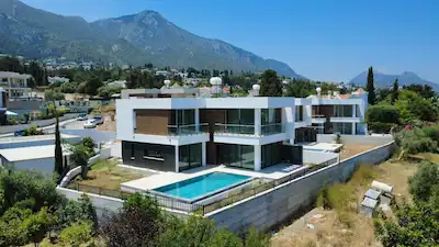 GIRNE OZANKÖY'DE DENIZ & DAĞ MANZARALI, TÜRK KOÇANLI LÜKS VILLA
