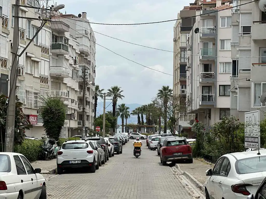 BOSTANLI DA MERKEZİ KONUMDA, GENİŞ VE KULLANIŞLI 3+1 DAİRE