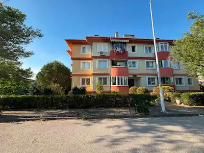 REMAX ŞEHİR ÇALICA KALICI KONUTLARINDA YÜKSEK GİRİŞ SATILIK 3+1