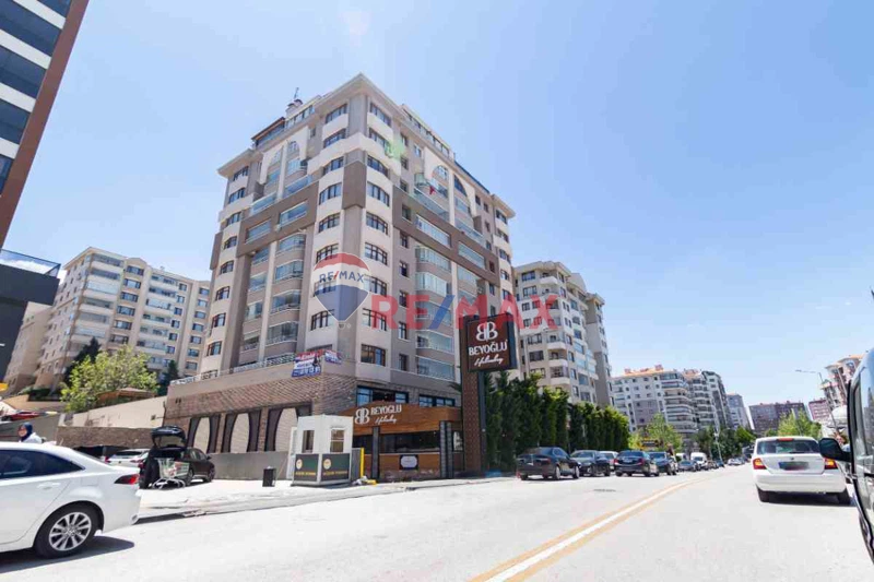 ÇUKURAMBAR MERKEZ'DE TABELA DEĞERİ YÜKSEK 173 M² KIRALIK BÜRO & OFIS 