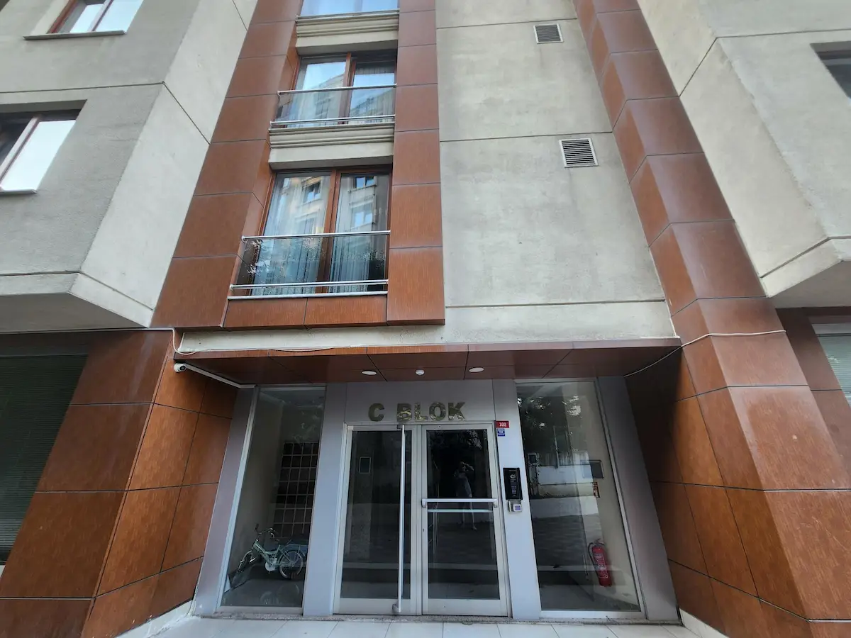 PANORAMA TOPKAPI EVLERİ’NDE DENİZ MANZARALI, YÜKSEK ŞEREFİYELİ KİRALIK 2+1 DAİRE! 3