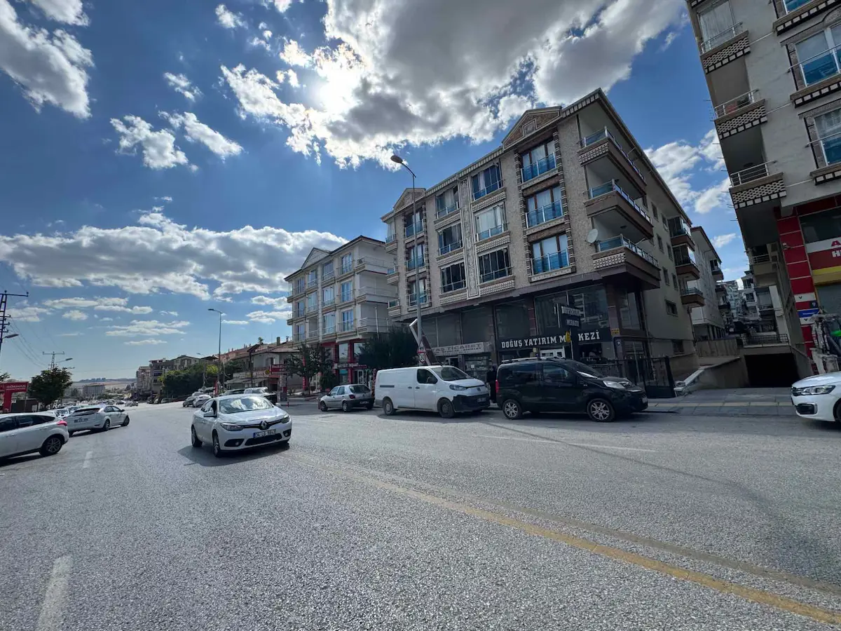 MAVİ GÖL CAD ÜZERİ 3+1 125 M² NET OTOPARKLI ASANSÖRLÜ  3