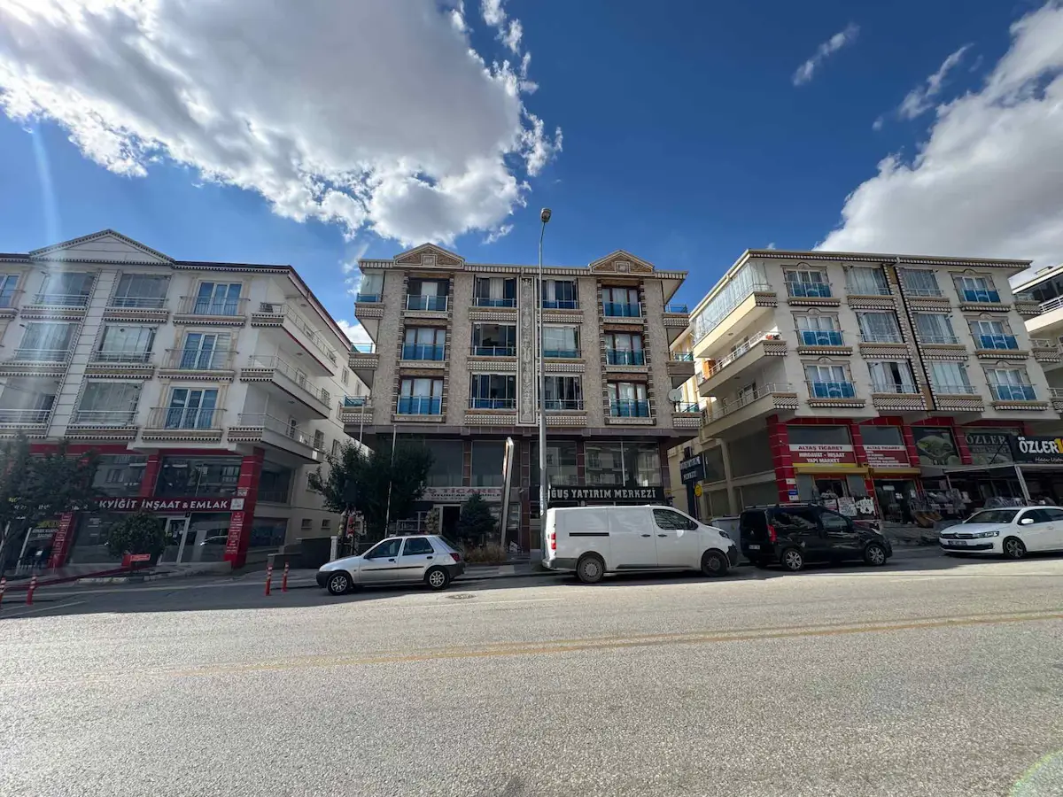 MAVİ GÖL CAD ÜZERİ 3+1 125 M² NET OTOPARKLI ASANSÖRLÜ  2