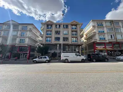 MAVİ GÖL CAD ÜZERİ 3+1 125 M² NET OTOPARKLI ASANSÖRLÜ 