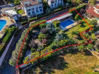 ZEKERIYAKÖY MERKEZE YÜRÜME MESAFESINDE KONUT İMARLI SATILIK ARSA