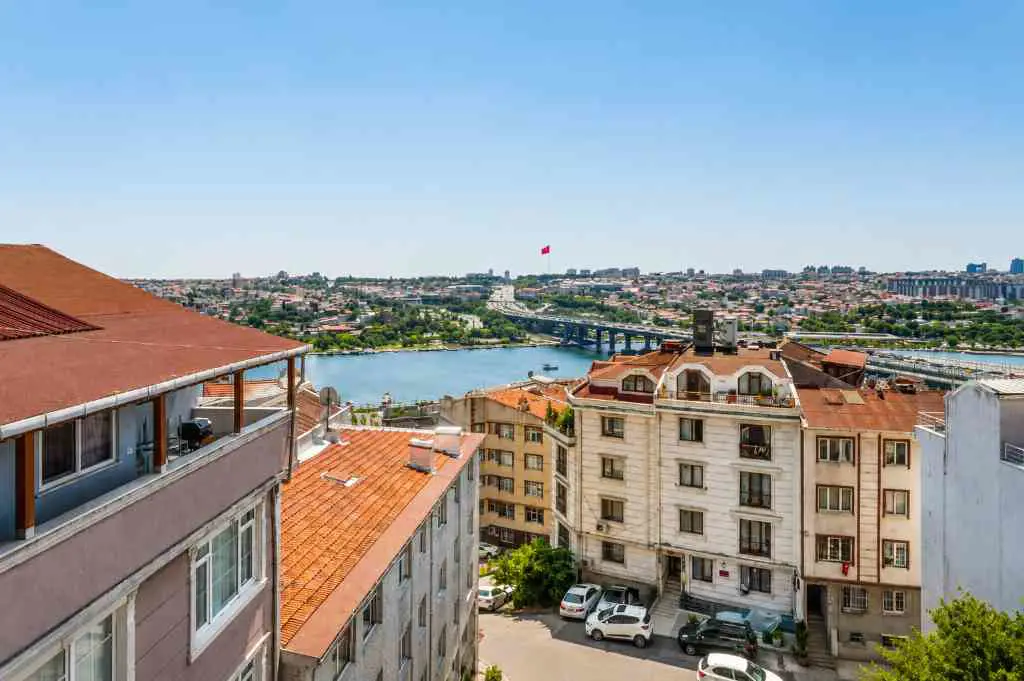 HALICIOĞLU’NDA GENÇ BİNADA | ÇİFT GİRİŞLİ 4+2 DUBLEKS | 30 M² TERAS | KAPANMAZ HALİÇ MANZARASI