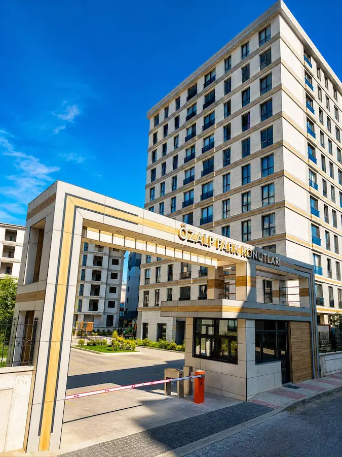 BURCU AYDENİZDEN RE/MAXTAN ÖZALP PARK SİTESİNDE 2+1 SATILIK