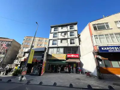 ESENLER MERKEZDE CADDE ÜSTÜ YÜKSEK KİRA GETİRİLİ SATILIK BİNA
