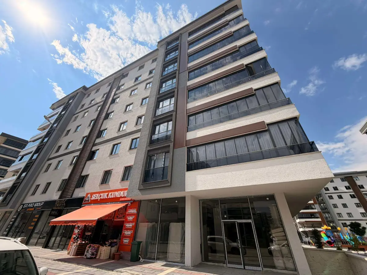 REMAX ARTIS'DEN KOMBINA'DA KIRALIK İŞ YERI
