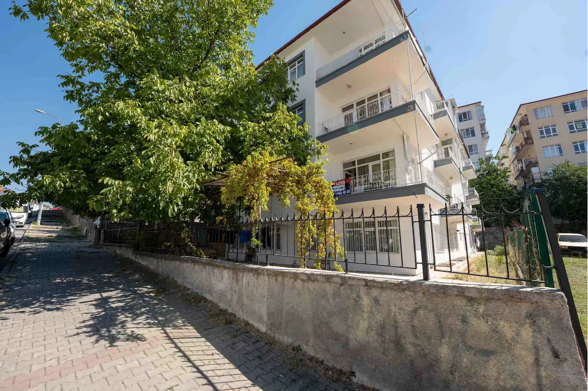 ABİDİNPAŞA MAH. LİMONLU SOKAKTA METRO YAKINI SATILIK 3+1 DAİRE