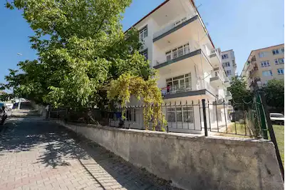 ABİDİNPAŞA MAH. LİMONLU SOKAKTA METRO YAKINI SATILIK 3+1 DAİRE