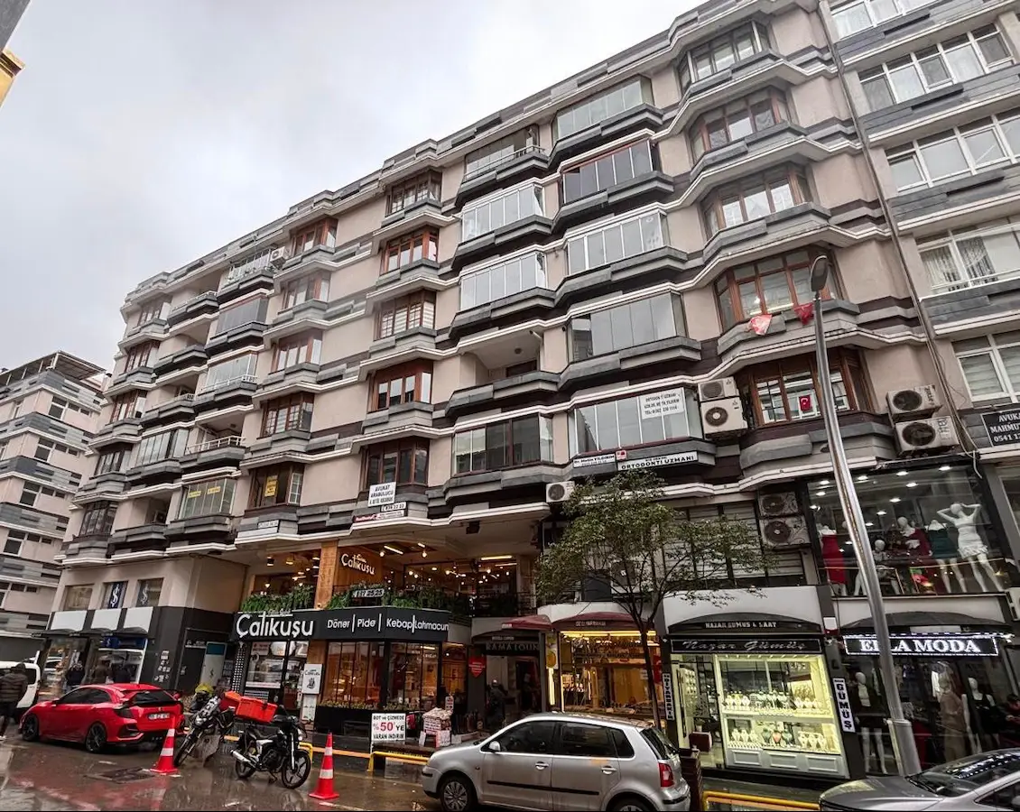 İLKADIM ÇİFTLİK MAH. İSTİKLAL CAD.ÜZERİ SATILIK 3+1 DAİRE