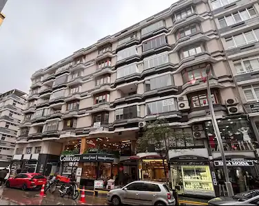 İLKADIM ÇİFTLİK MAH. İSTİKLAL CAD.ÜZERİ SATILIK 3+1 DAİRE