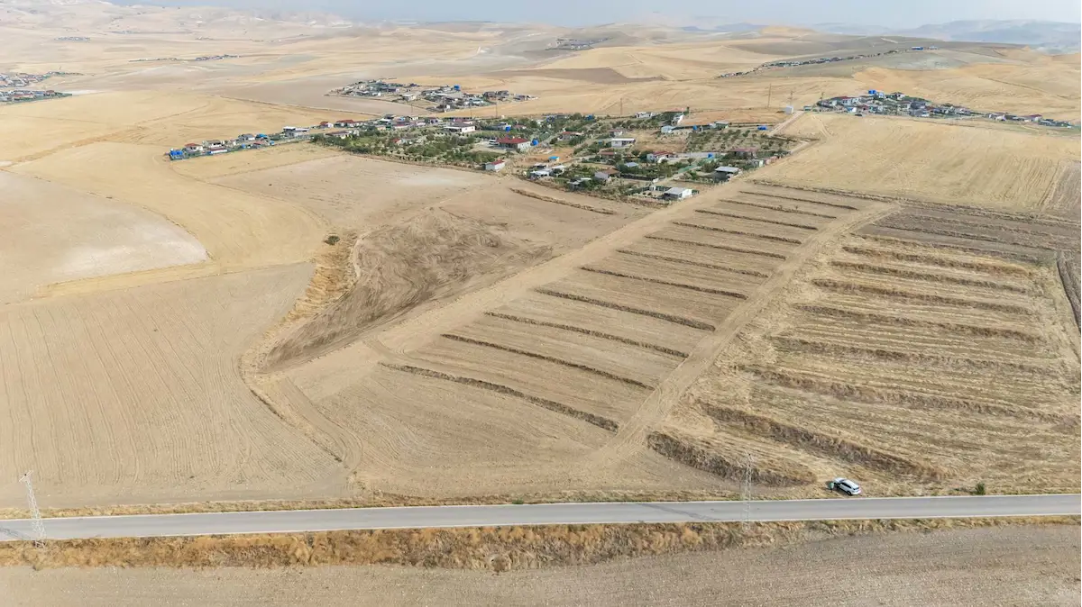 AYAS GÖKLERDE ASFALT YOL KENARI SATILIK TARLA 13.486 M2