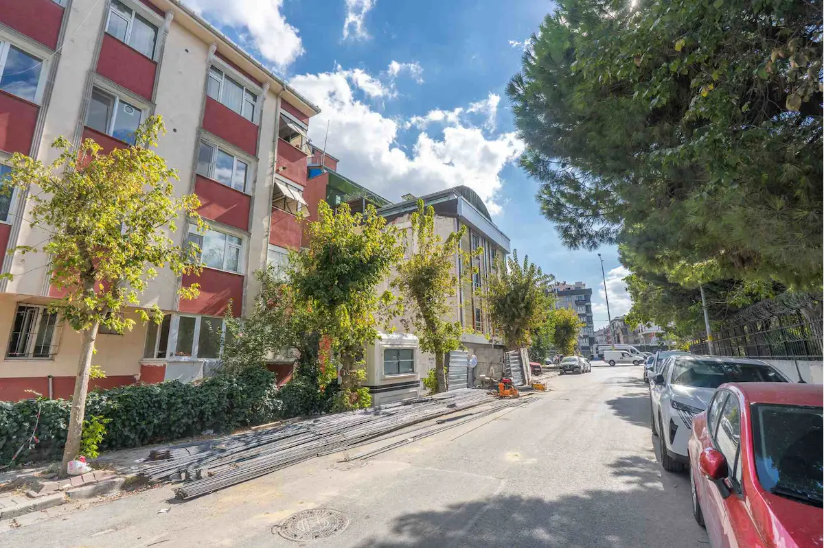 REMAX GELİŞİMDEN DEĞİRMEN SOKAK E-5 HEMEN YANINDA 2+1 DAİRE