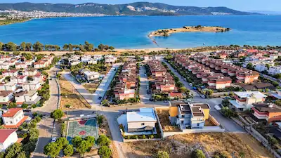 AKBÜK'TE 546 M² ARSA İÇERİSİNDE MÜSTAKİL YAŞAM!