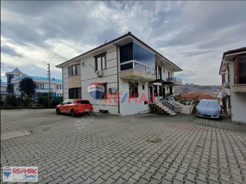 YALOVA MERKEZ BAĞLARBAŞI MAH.HAYAL KENT SITESI'NDE SATILIK VILLA