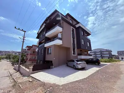 REMAX MYRADAN YEŞİLYURT MH. FİLE MARKET ARSASI 3+1 KİRALIK