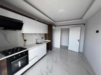 MENEMEN UĞUR MUMCU’DA SIFIR EBEVEYN BANYO 3+1 OTOPARKLI KİRALIK DAİRE
