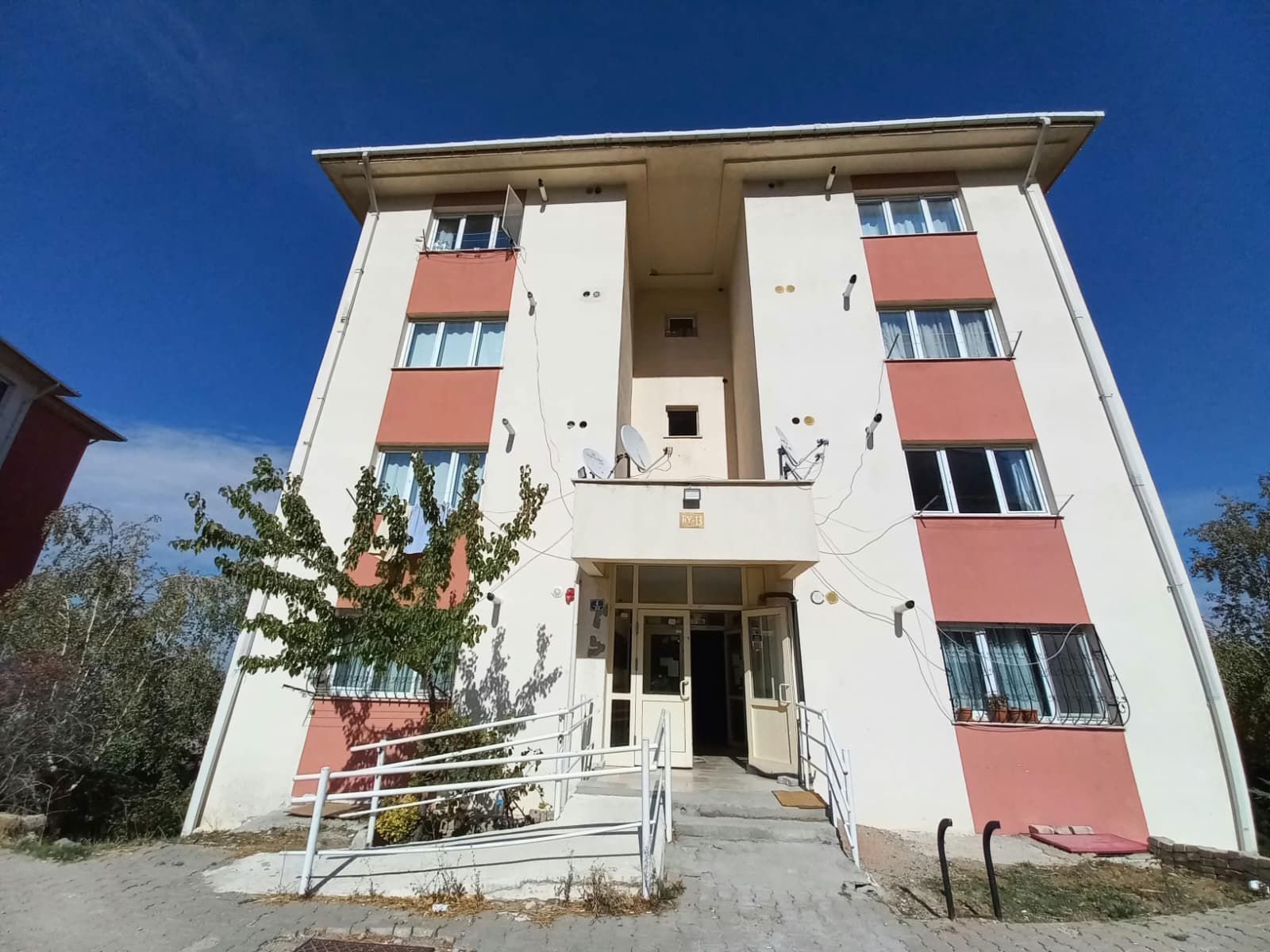MAMAK ZİRVEKENT MAH SATILIK 1+1 DAİRE