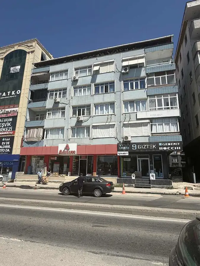 ÇAMÇEŞME E-5 ÜSTÜ SATILIK 3+1 DAİRE