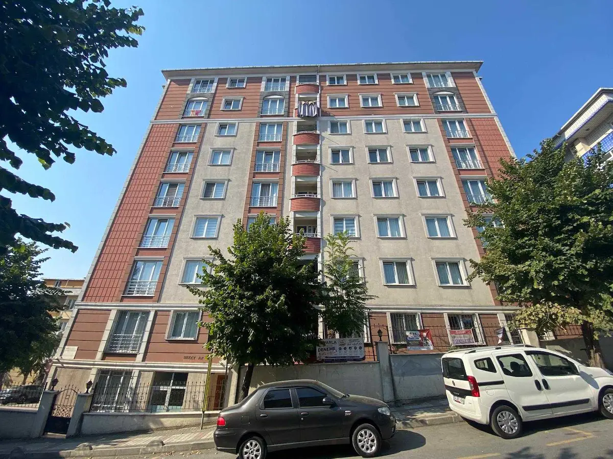 GÜNEŞLİDE ASANSÖRLÜ OTOPARKLI BALKONLU 3.KATTA , 2+1 DAİRE
