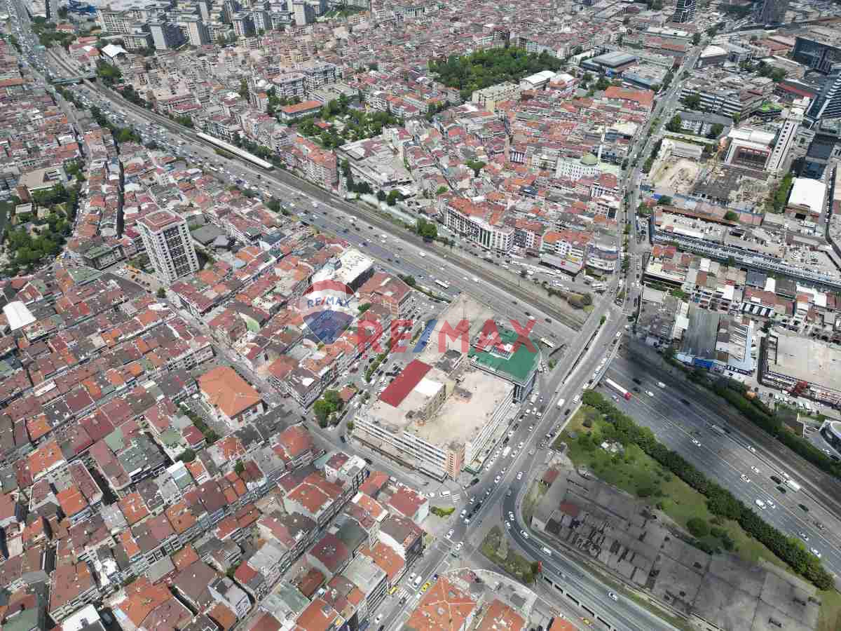 BAYRAMPAŞA ÇİZMECİ İŞMERKEZİNDE KİRALIK DÜKKAN