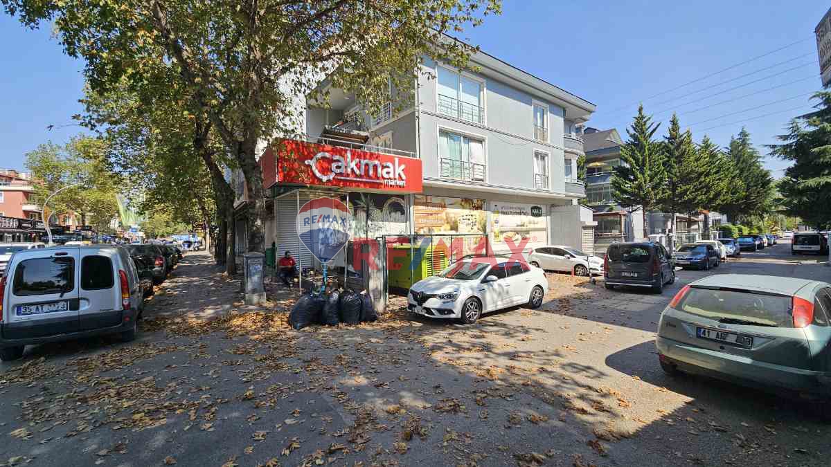 SEYMEN CADDESİNDE SATILIK MUHTEŞEM DÜKKANLAR