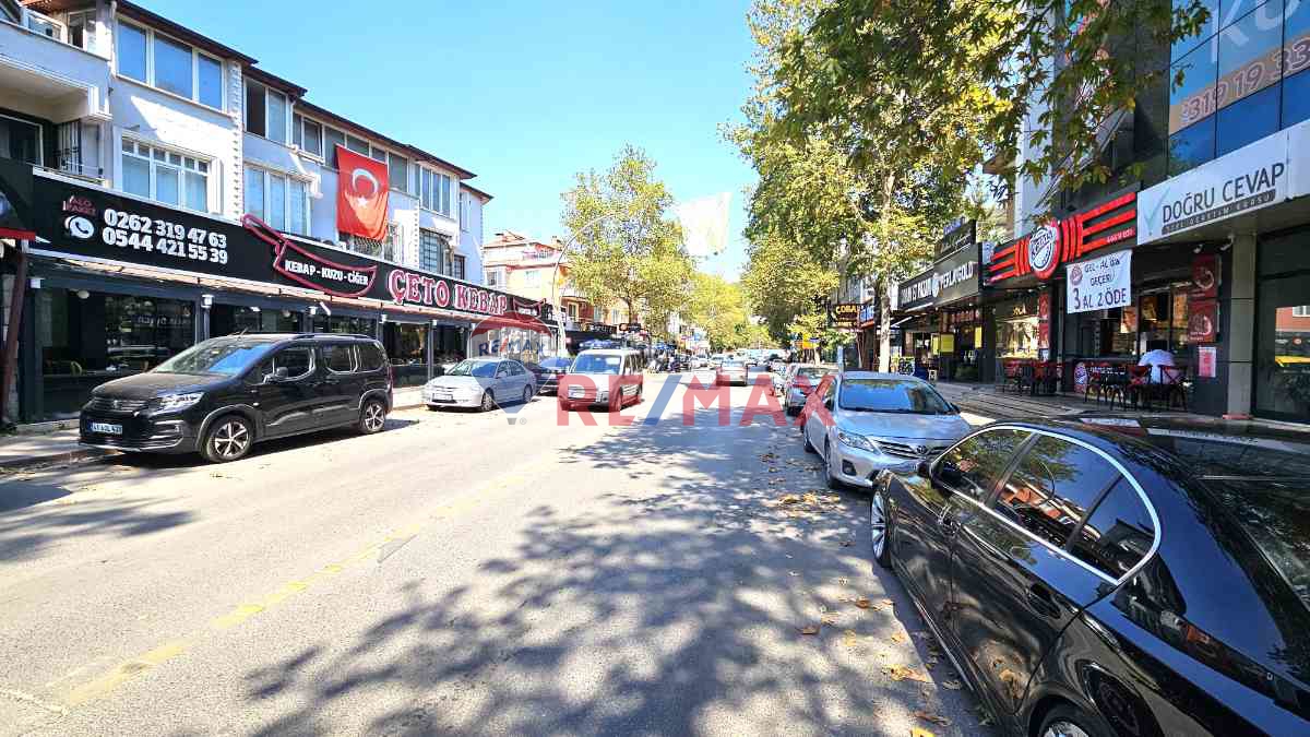 SEYMEN CADDESİNDE SATILIK MUHTEŞEM DÜKKANLAR