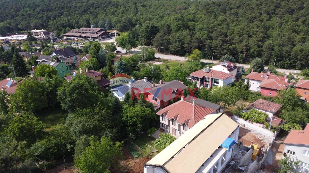 REMAX BEYAZ KAZANCI MAHALLESİNDE 5+1 SATILIK VİLLA