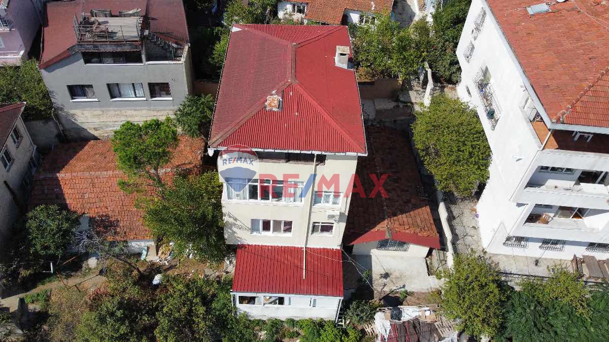 SARIYER TUNCAY ARTUN CADDESINDE KAPANMAZ MANZARALI SATILIK BINA 