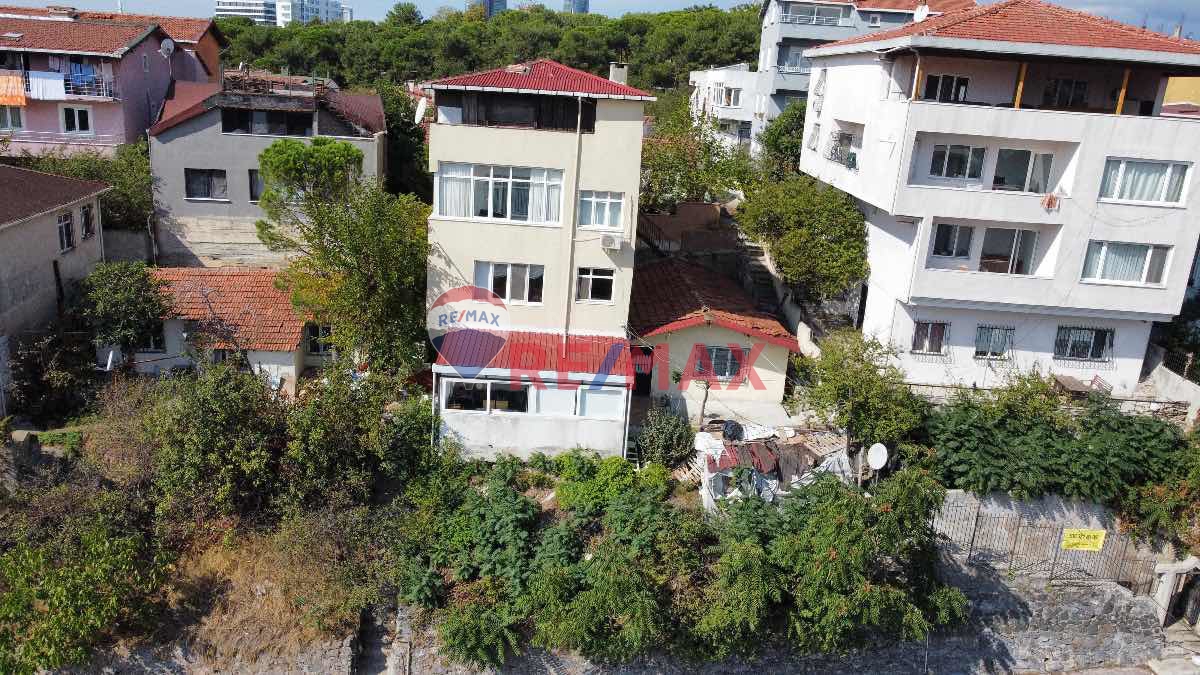 SARIYER TUNCAY ARTUN CADDESINDE KAPANMAZ MANZARALI SATILIK BINA 