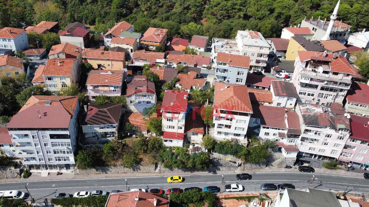 SARIYER TUNCAY ARTUN CADDESINDE KAPANMAZ MANZARALI SATILIK BINA 