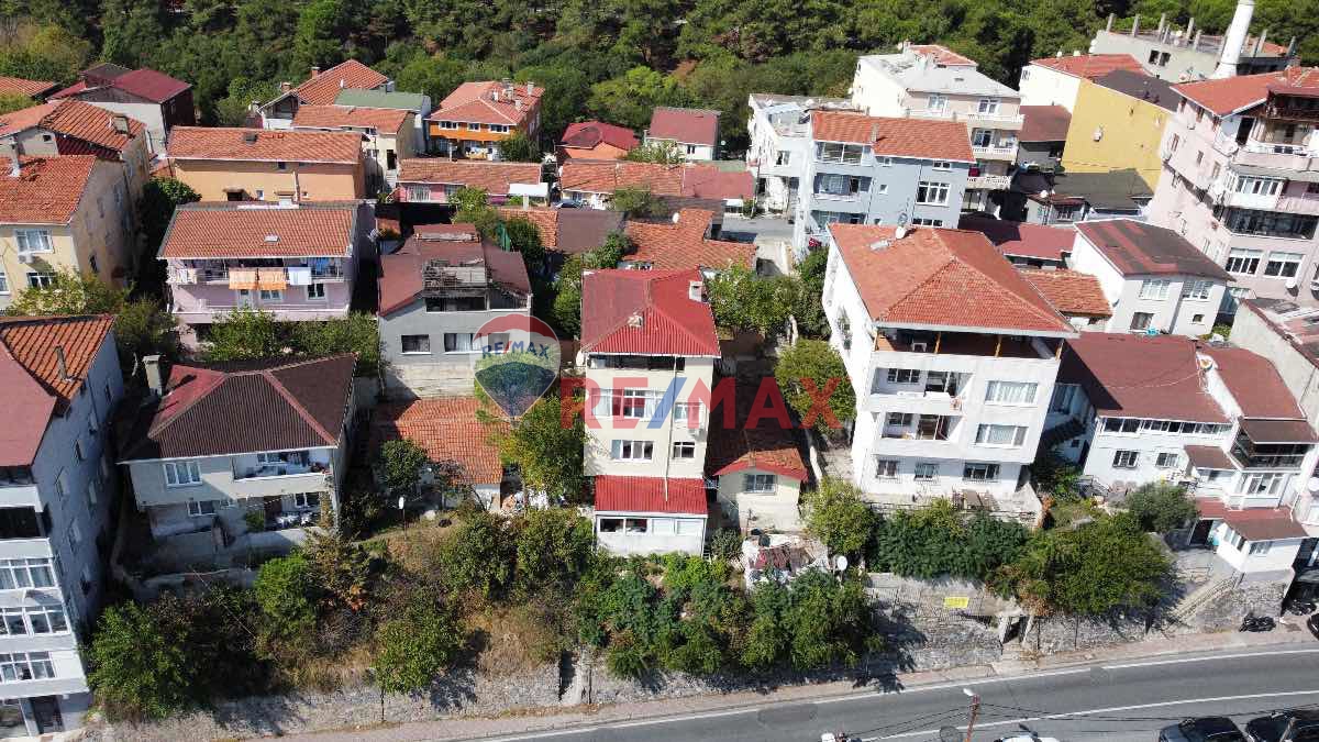 SARIYER TUNCAY ARTUN CADDESINDE KAPANMAZ MANZARALI SATILIK BINA 