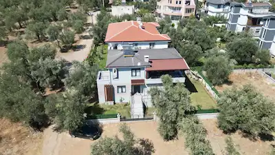 GÜRE TAHTAKUŞLAR MÜSTAKIL 3+1 VILLA + AYRI GIRIŞLI 3+1 DAIRE