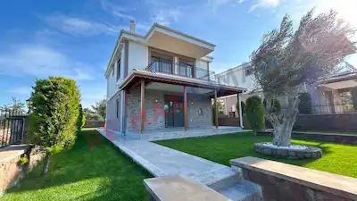 CUNDA ADASI'NDA DOĞA İÇERİSİNDE DENİZ MANZARALI SATILIK MÜSTAKİL EV