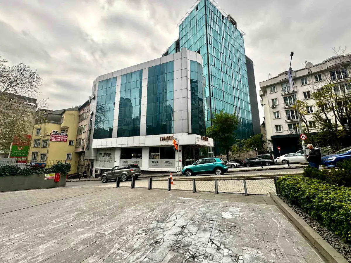 KANYON AVM ÖZDILEK PARK AVMYE KOMŞU KÖŞEBAŞI 150 M2 KIRALIK OFIS