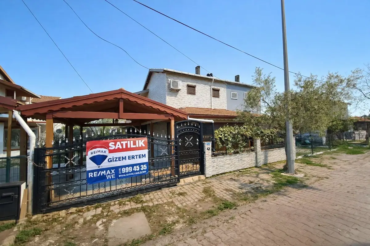 REMAX WE OFİSİNDEN DİKİLİ SALİHLERALTI SATILIK VİLLA
