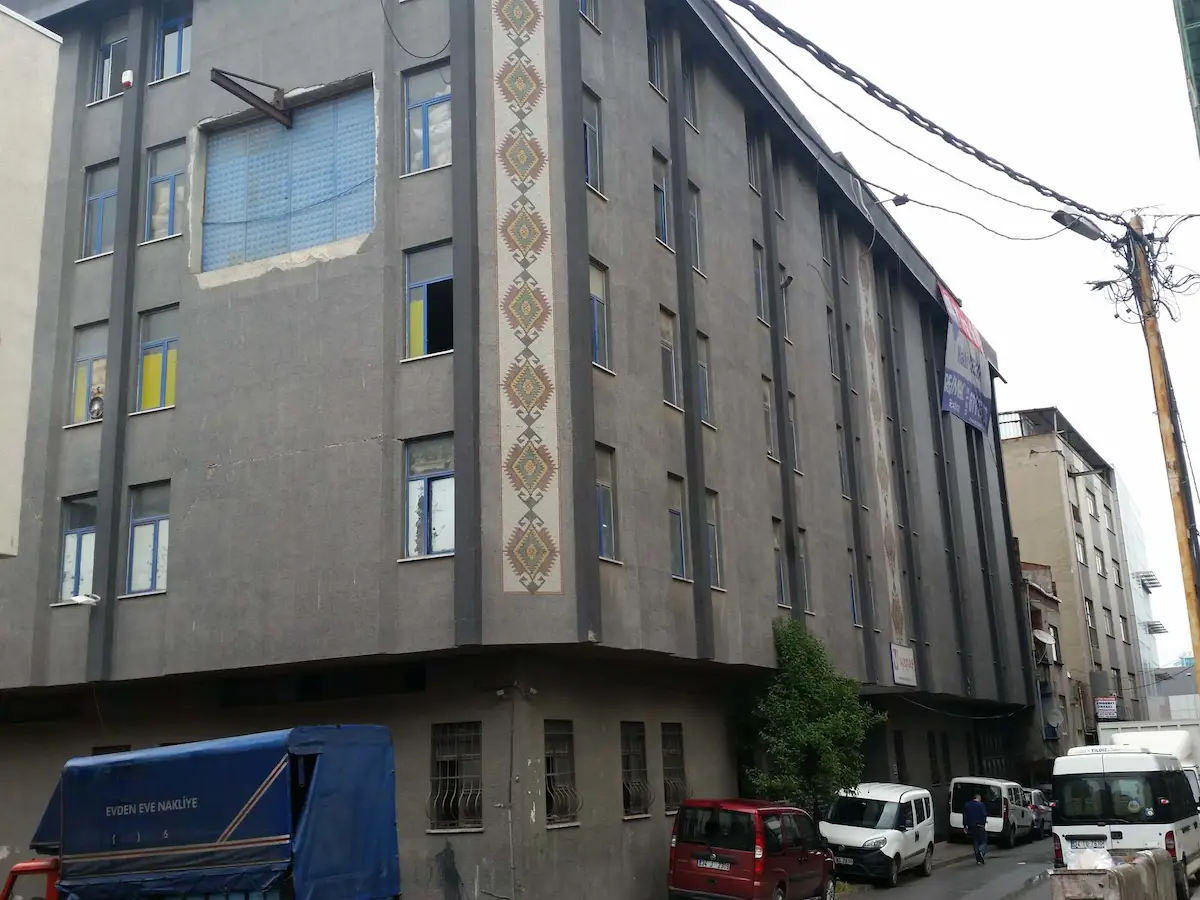 SATILIK 3.200 M² KOMPLE TİCARİ BİNA