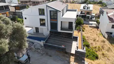 DIDIM HISAR MAHALLESI'NDE EŞSIZ DENIZ MANZARALI, GENIŞ VE LÜKS 3+3 VILLA