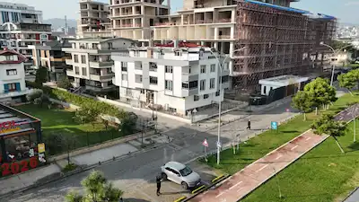DENİZE SIFIR LOKASYONDA EŞYALI SATILIK DAİRE