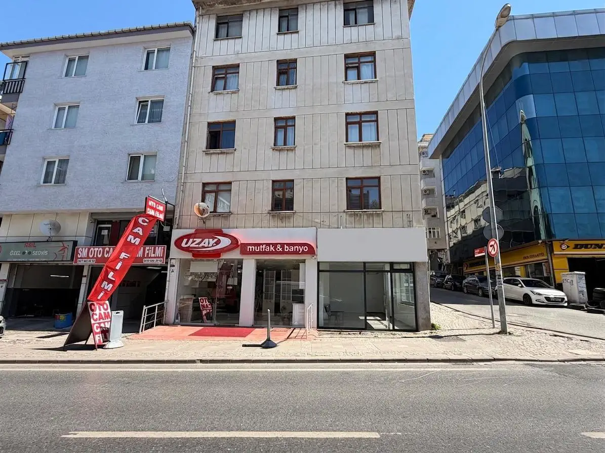 ÜMRANIYE ATAKENT MITHATPAŞA CADDESI'NDE CADDE ÜZERI 50 M² KIRALIK DÜKKAN